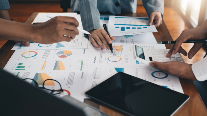 Descubra com Kelsem Ricardo Rios Lima as estratégias essenciais para construir uma carteira de investimentos sólida e diversificada.