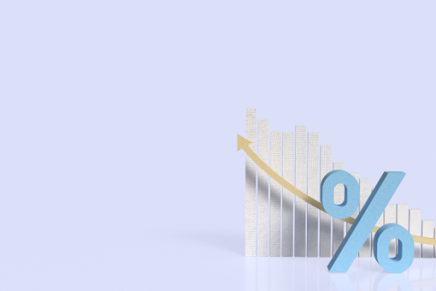 Danilo Regis Fernandes Pinto explica como as tensões comerciais globais geram impactos macroeconómicos no cenário internacional, afetando crescimento, inflação e cadeias de abastecimento.