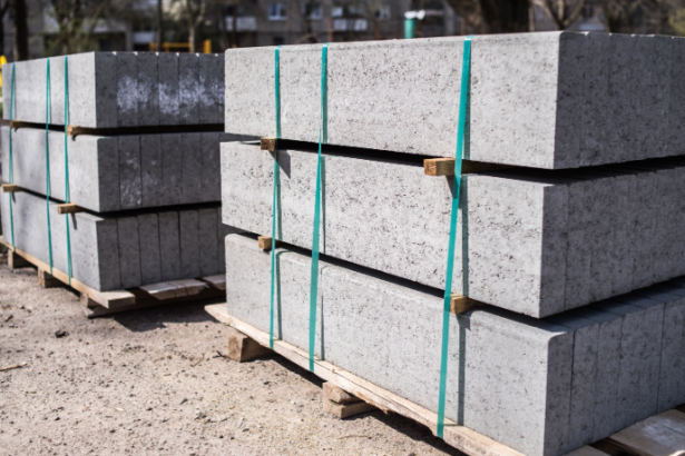 Entenda o papel dos blocos estruturais na racionalização das obras e como Valderci Malagosini Machado destaca sua importância para eficiência, economia e qualidade na construção civil.
